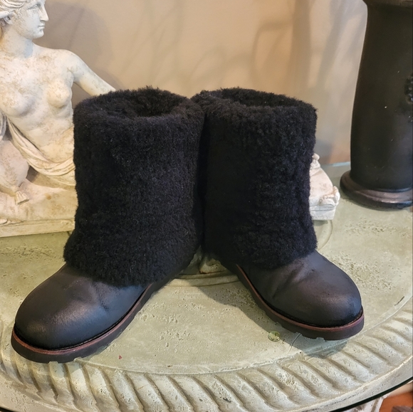 Ugg Maylin Boots in black. Size 5 #119 - Picture 14 of 14